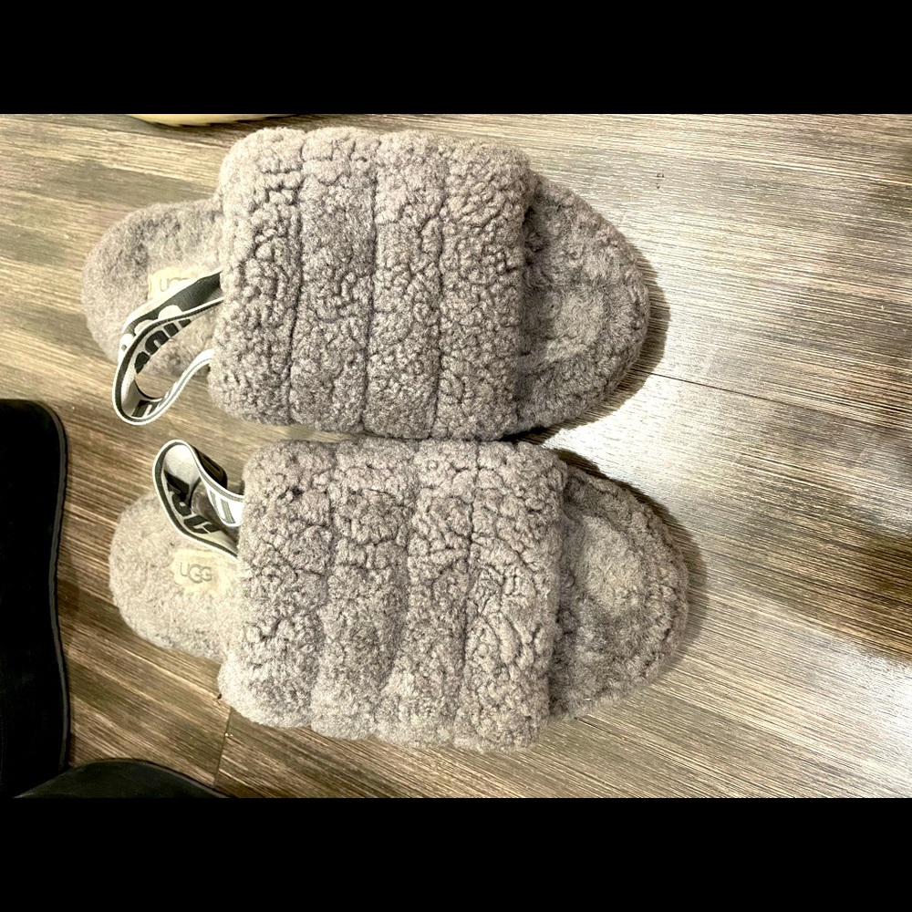 Ugg slides Ugg’s slippers